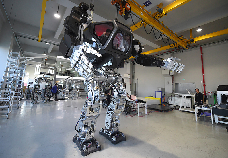 Engineers test a four-meter-tall humanoid manned robot dubbed Method-2 in a lab of the Hankook Mirae Technology in Gunpo, south of Seoul, on December 27, 2016. The giant human-like robot bears a striking resemblance to the military robots starring in the movie 'Avatar.' (Jung Yeon-Je/AFP/Getty Images)