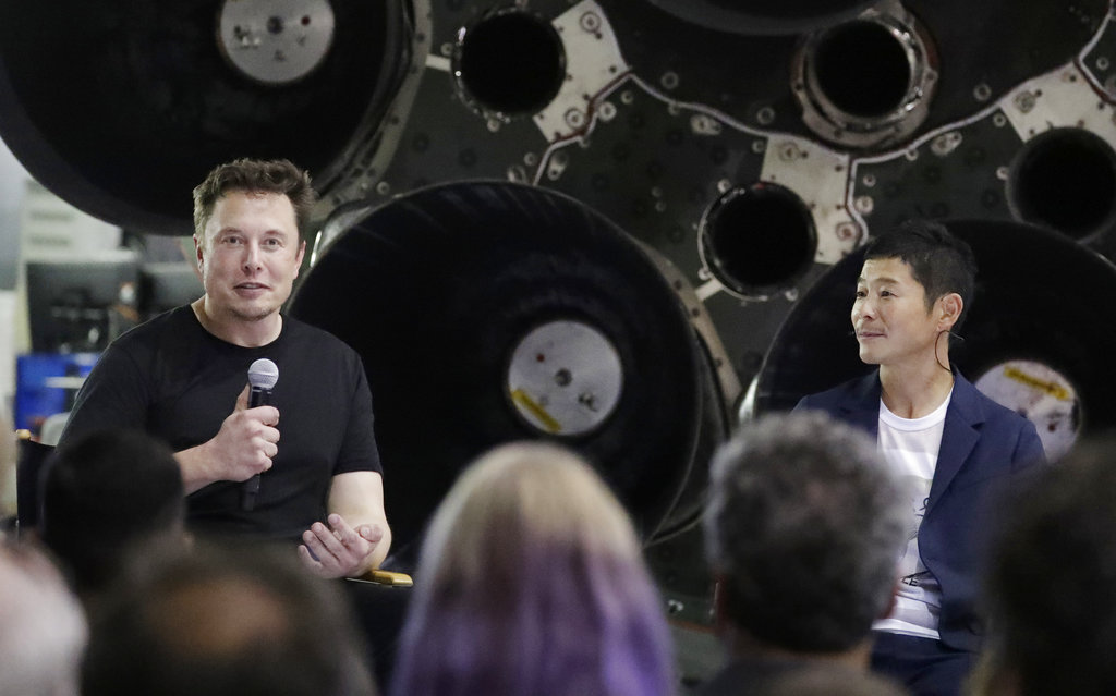 Elon Musk and Japanese billionaire Yusaku Maezawa