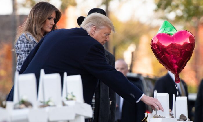 Trump pays respects at synagogue
