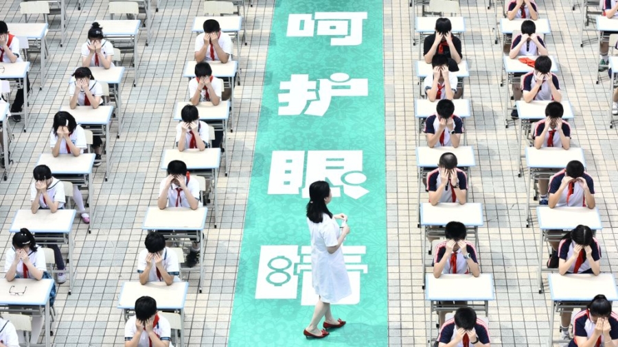 Chinese Schools Track Students by Requiring Chip-Enhanced Uniforms