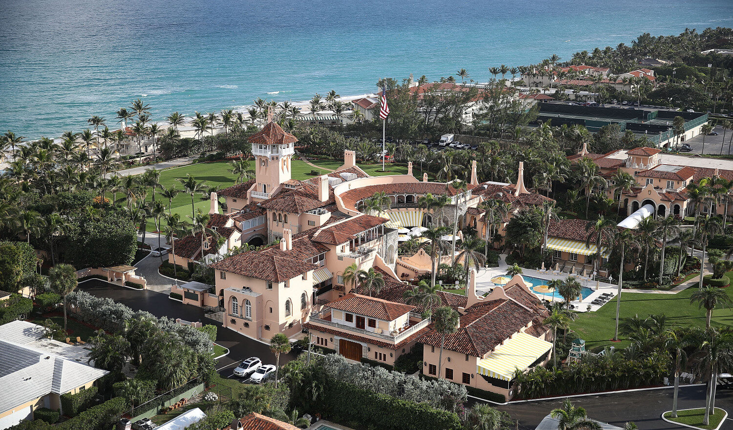 Trump Can Live at MaraLago as Employee, Town Attorney Concludes