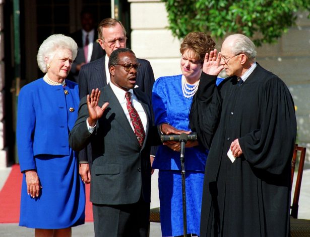 Clarence Thomas is sworn in to the Supreme Court