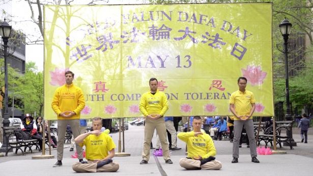 Practitioners display the exercises of Falun Dafa in front the United Nations Headquarters in Manhattan 