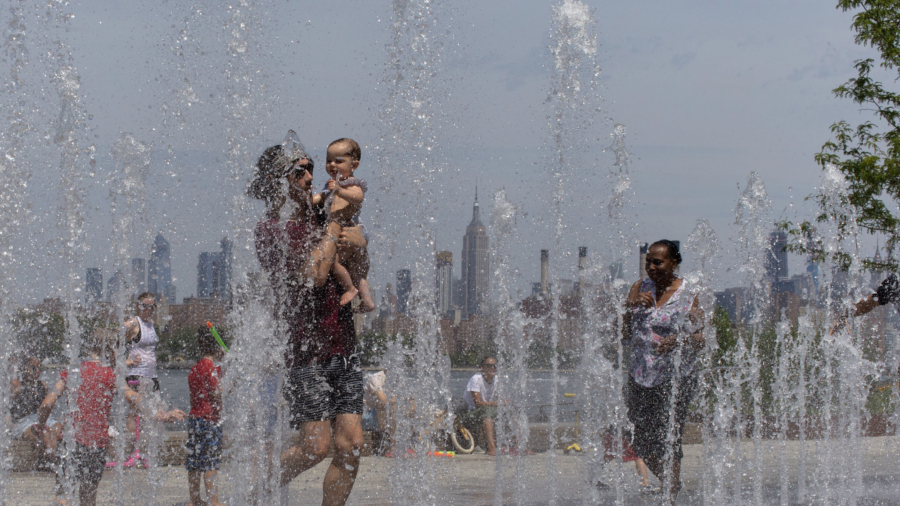 Heat, Humidity Keeps Hold on Eastern US as Weekend Slogs On
