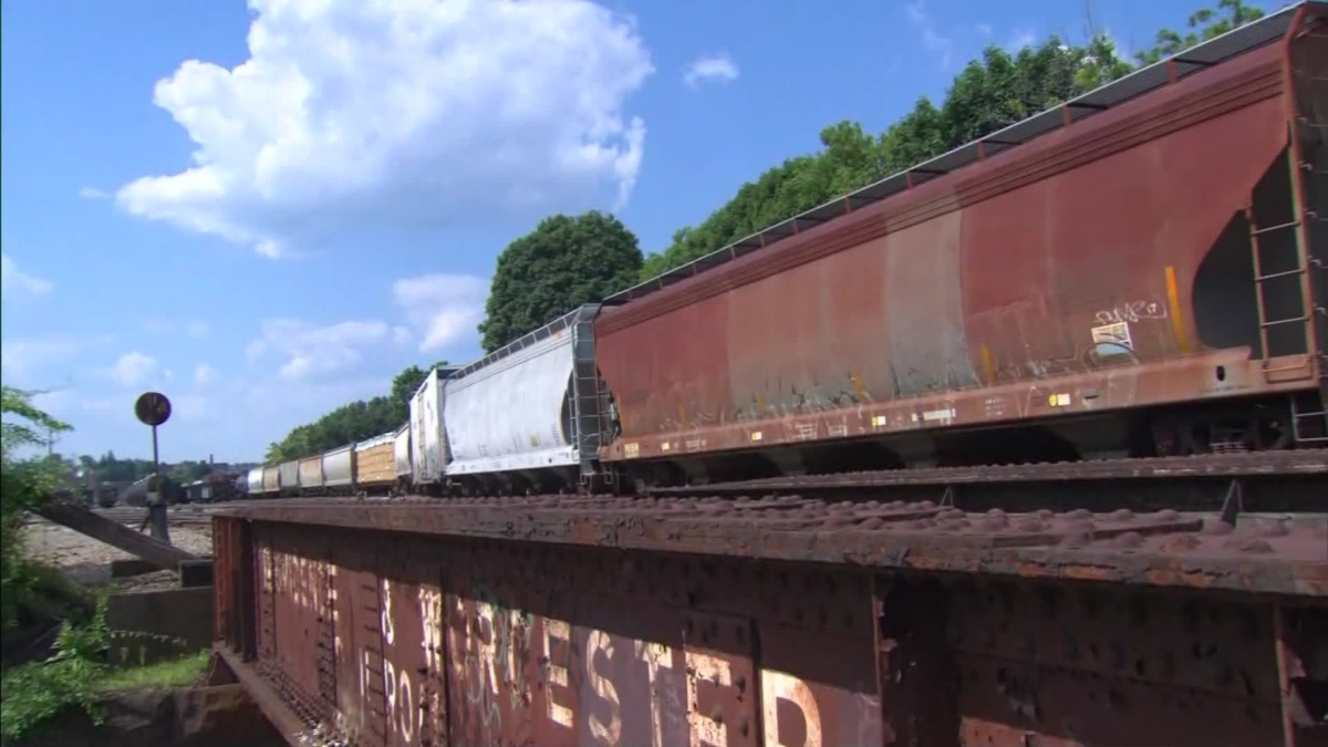 Train-track-abandoned-twins
