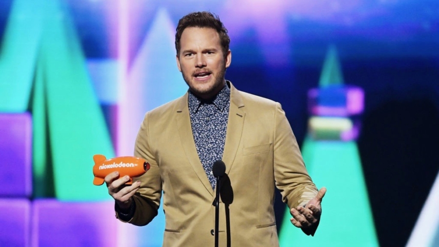 Chris Pratt Criticized by Leftists for Wearing Old Style American Flag Shirt Design