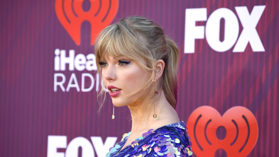 Taylor Swift Donates $10,000 to Fan Battling Cancer