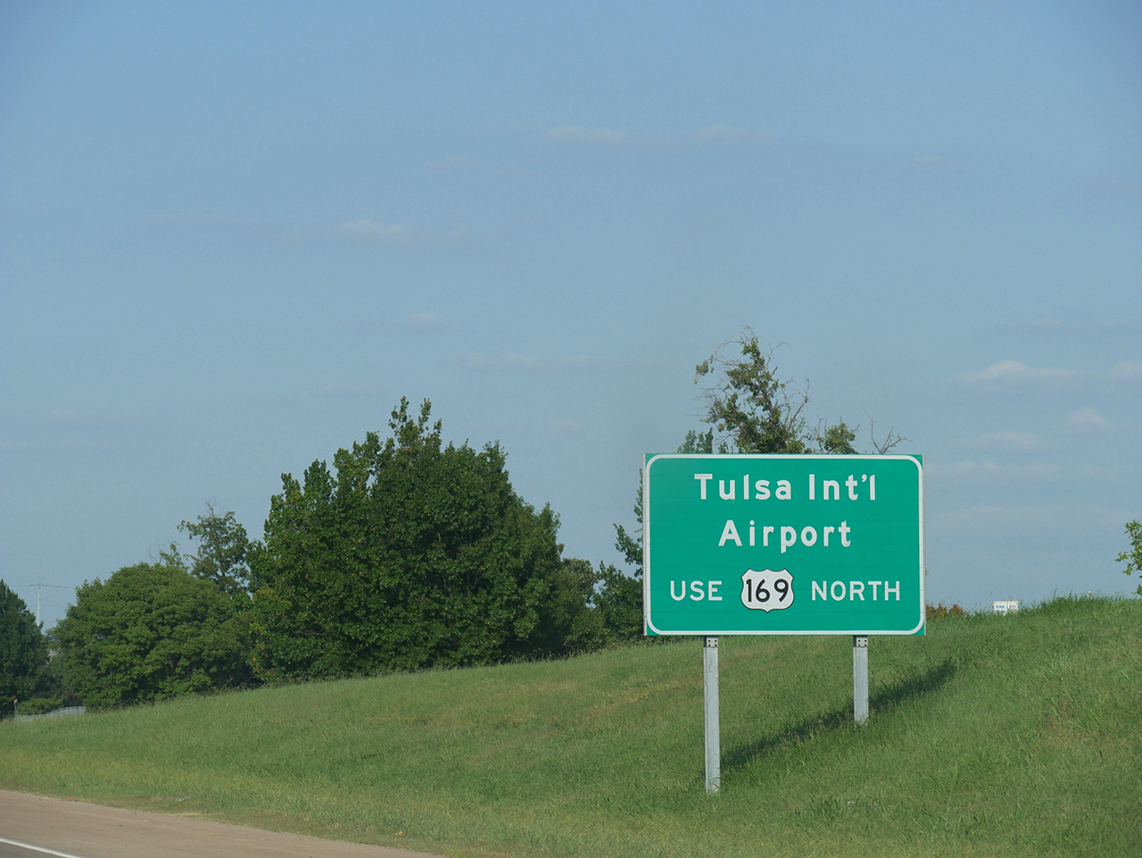 Image of Tulsa Airport road sign