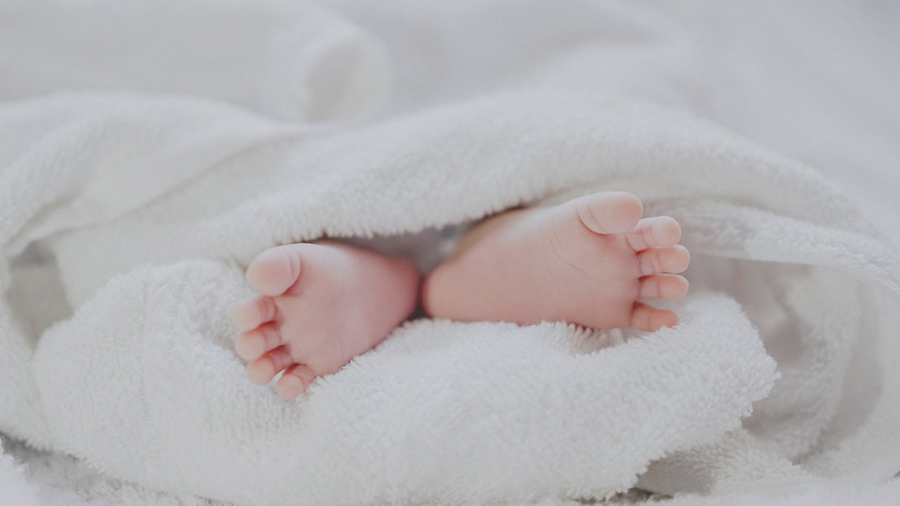 Abandoned Newborn Found in Shoebox by Residents of Florida Apartment Building