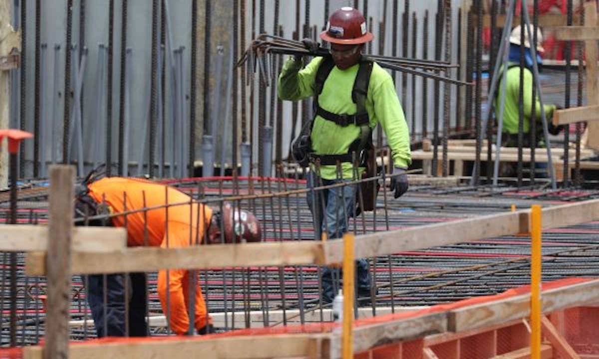 construction-workers-1146752685--600x360