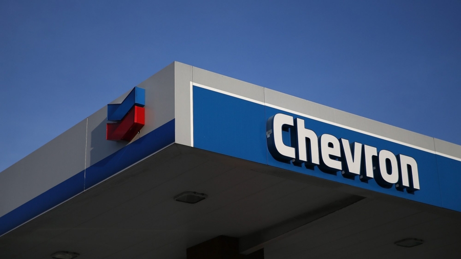 Hundreds of California Chevron Refinery Workers Go on Strike, Demand Pay Rise as Cost of Living Soars