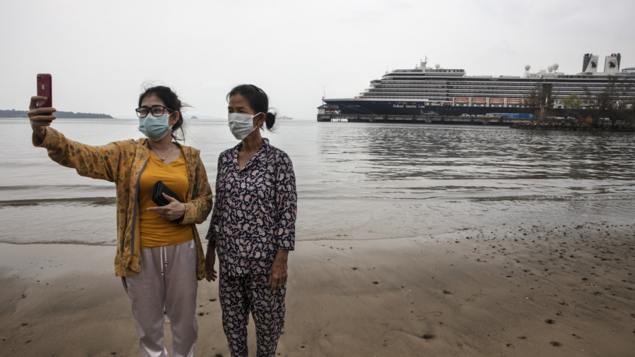 3 Britons Have Coronavirus on Cruise on Cambodia’s Mekong