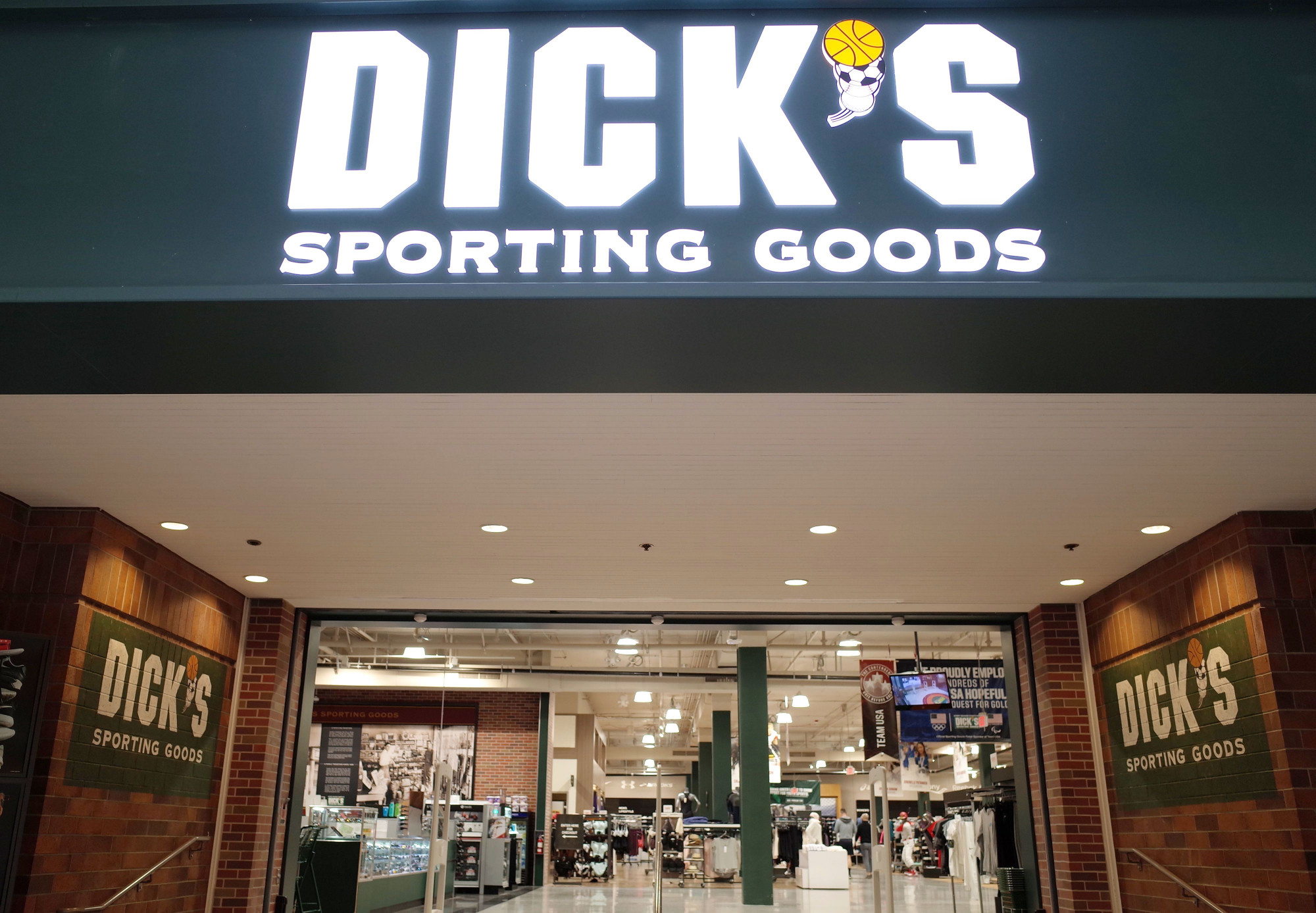 Dick’s Sporting Goods Will Stop Selling Guns at 440 More Stores