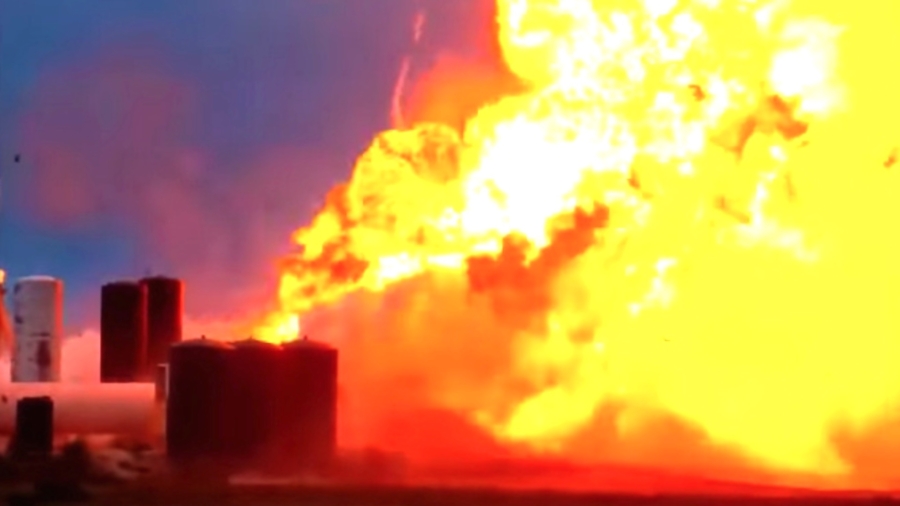 VIDEO: Prototype of New SpaceX Rocket Starship Explodes on Texas Test Pad