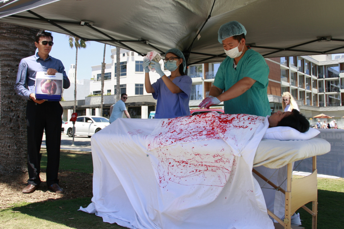 Falun Gong practitioners reenact organ harvesting