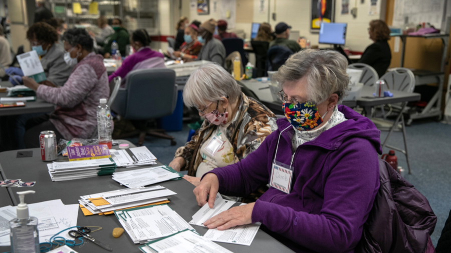 Election Systems in Michigan County Appeared to Be Connected to Internet: Sworn Affidavit