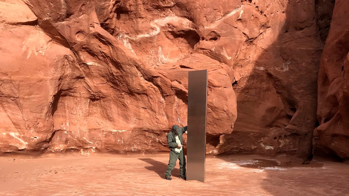 inspects a metal monolith