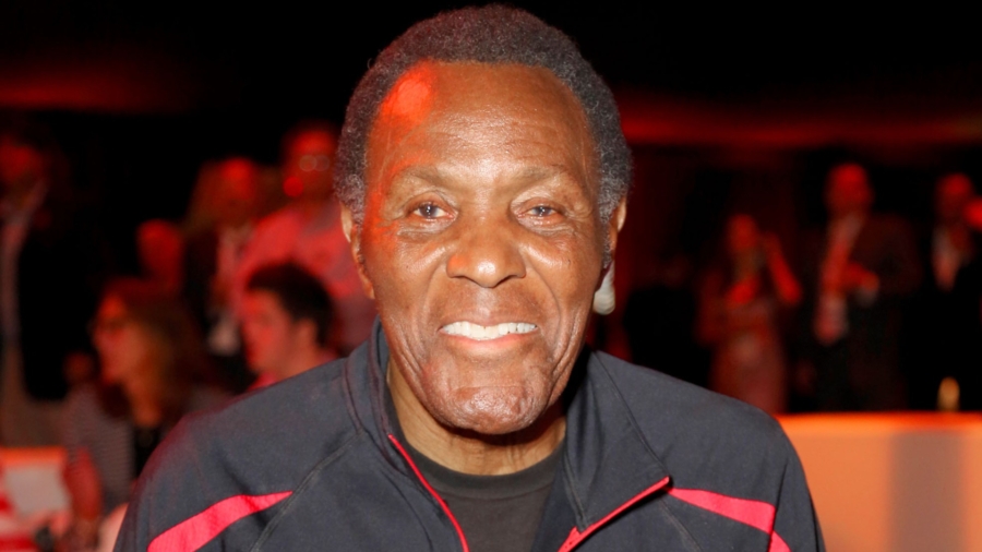 Rafer Johnson, 1960 Olympic Decathlon Champion, Dies at 86