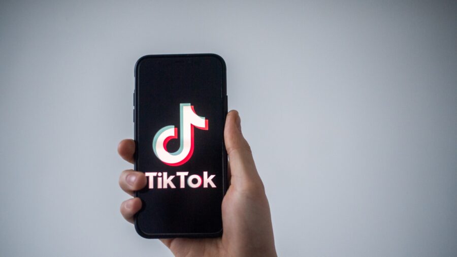 Joe Rogan Warns Americans About Using TikTok