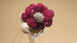 Kiev Exhibition Displays Priceless Brooches