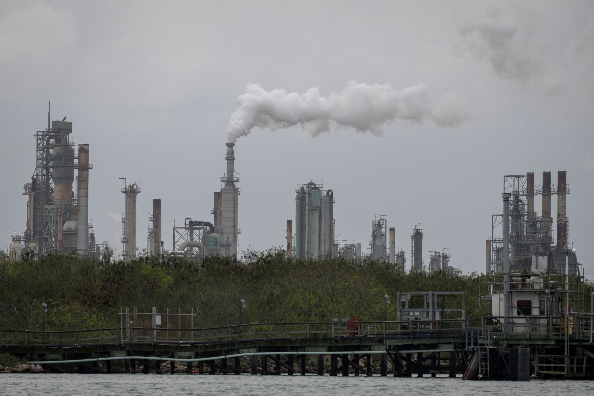 Texas Oil Refineries Shut as Winter Storm Hits US Energy Sector