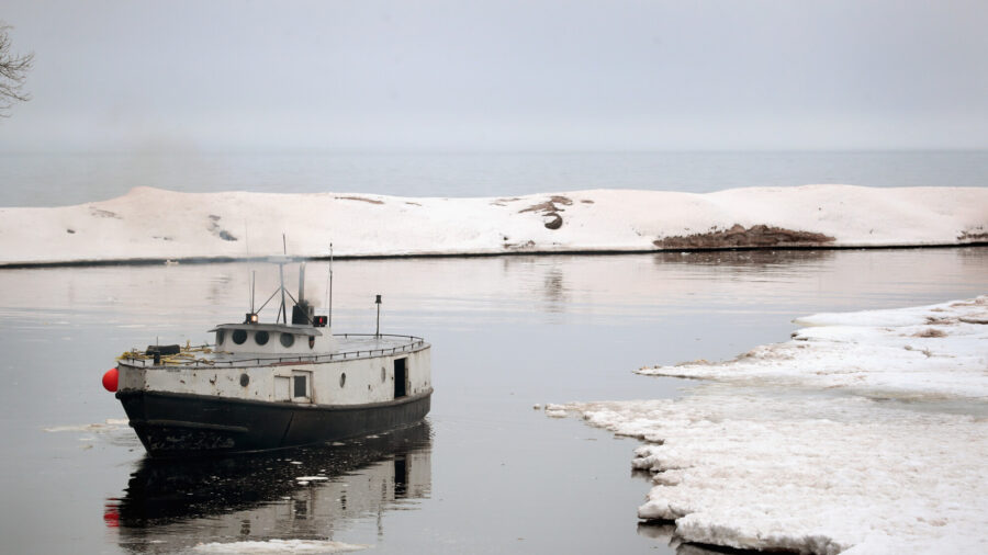 26 Rescued From Ice Floe in Lake Superior Off Minnesota