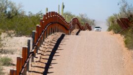 80 Unaccompanied Minors Surrender to Border Patrol in Arizona Desert