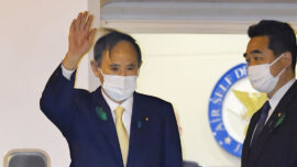 Biden Meets Japan’s Leader to Boost China-Facing Alliances