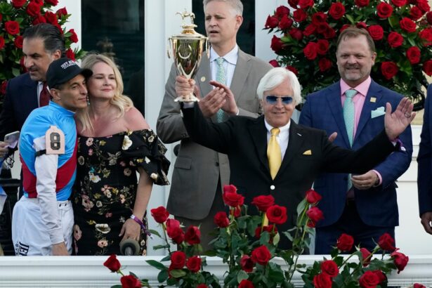 baffert-holds-up-trophy