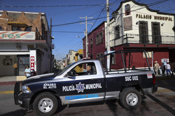 policeman-in-apaseo-el-alto