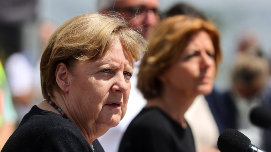 Germany’s Merkel Pledges Fast Help in ‘Terrifying’ Record Floods