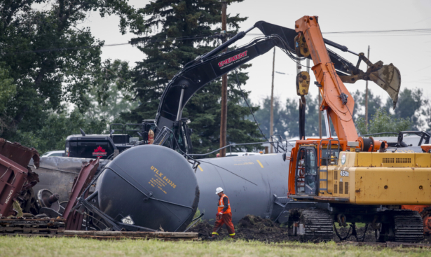 canada-train-derails