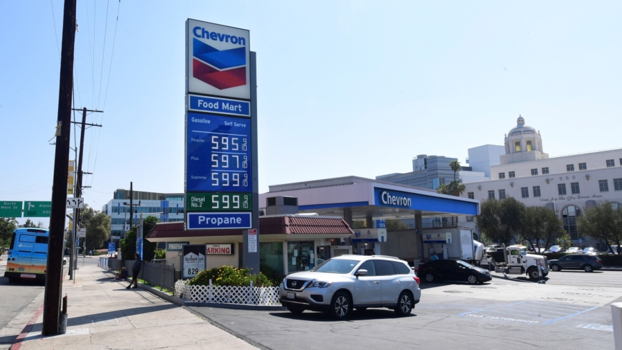 US Gasoline Prices Rise to Fresh 7-Year High