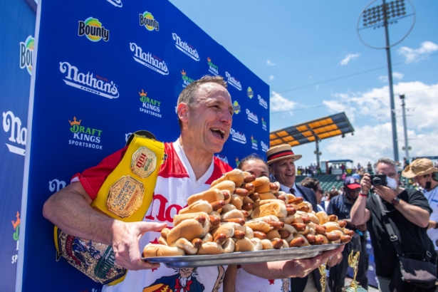 joey-chestnut-wins