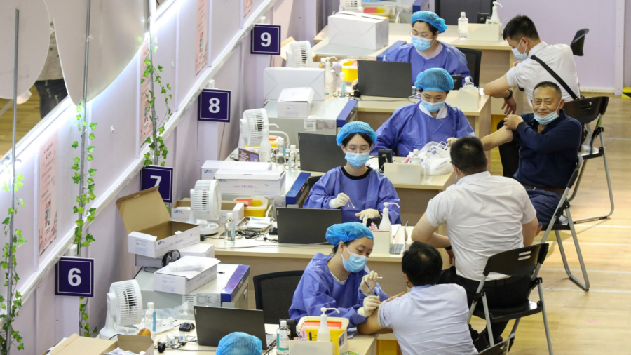 Chinese Residents Face Ban on Work or Salary Without Vaccination