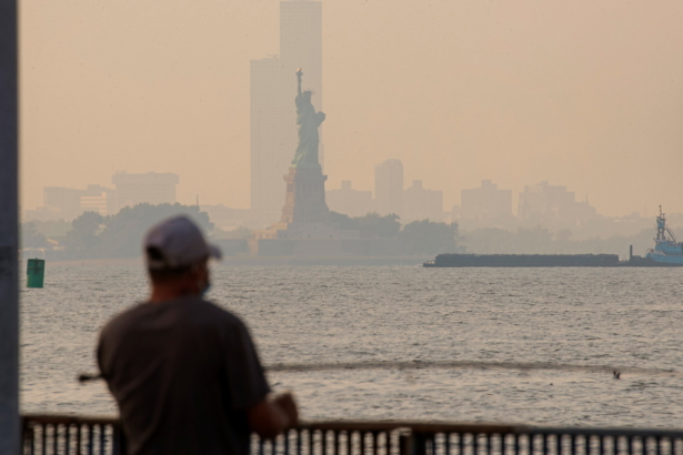 wildfire-smoke-in-ny-harbor