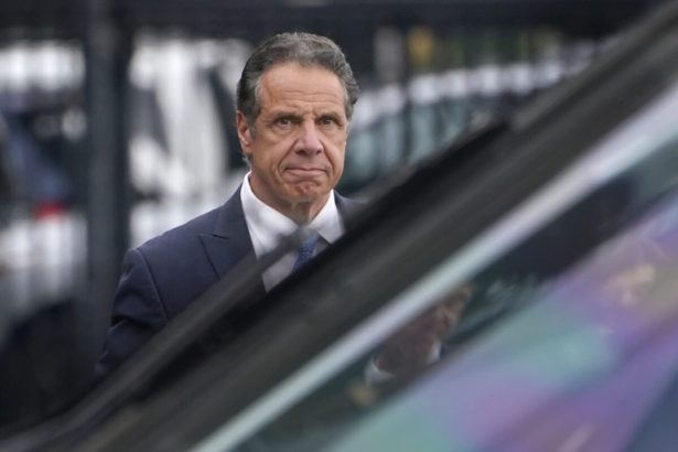Andrew Cuomo prepares to board a helicopter