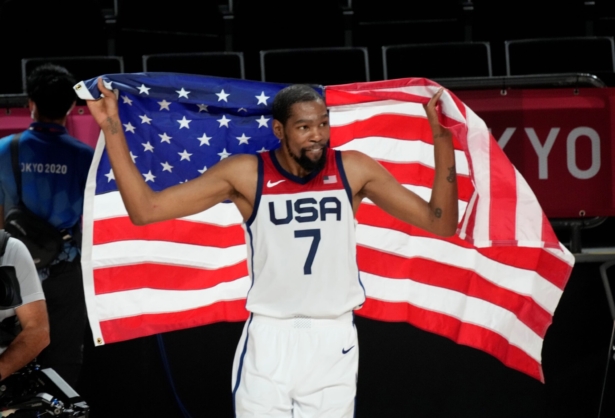 durant-with-flag