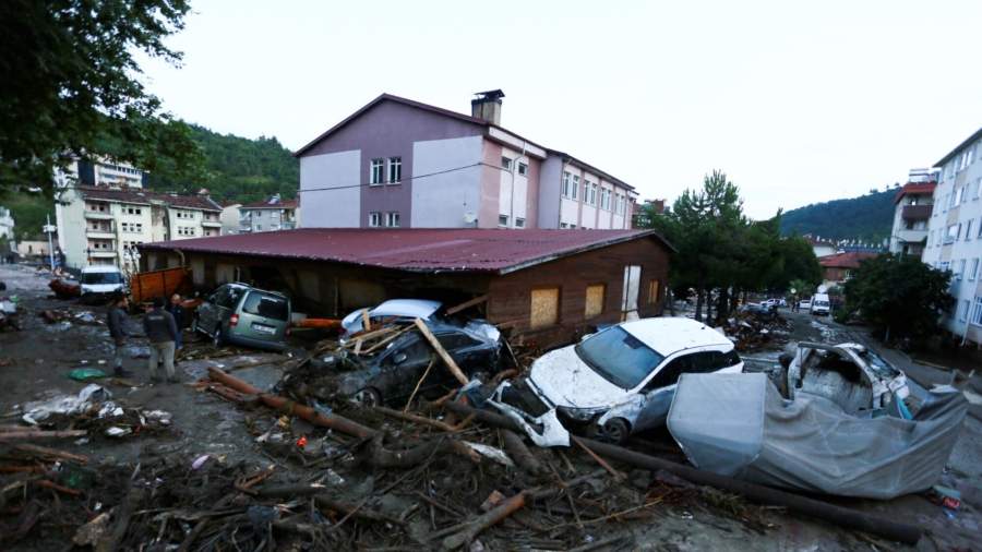 Floods That Hit Northern Turkey Leave 17 Dead, 1 Missing