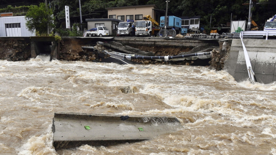 Hundreds of Thousands of Residents Asked to Evacuate Amid Torrential Rains in Japan