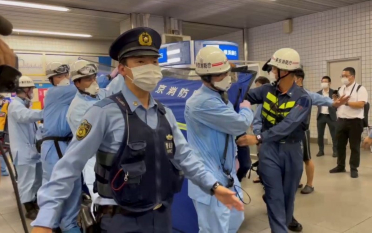 rescue-workers-in-train-incident