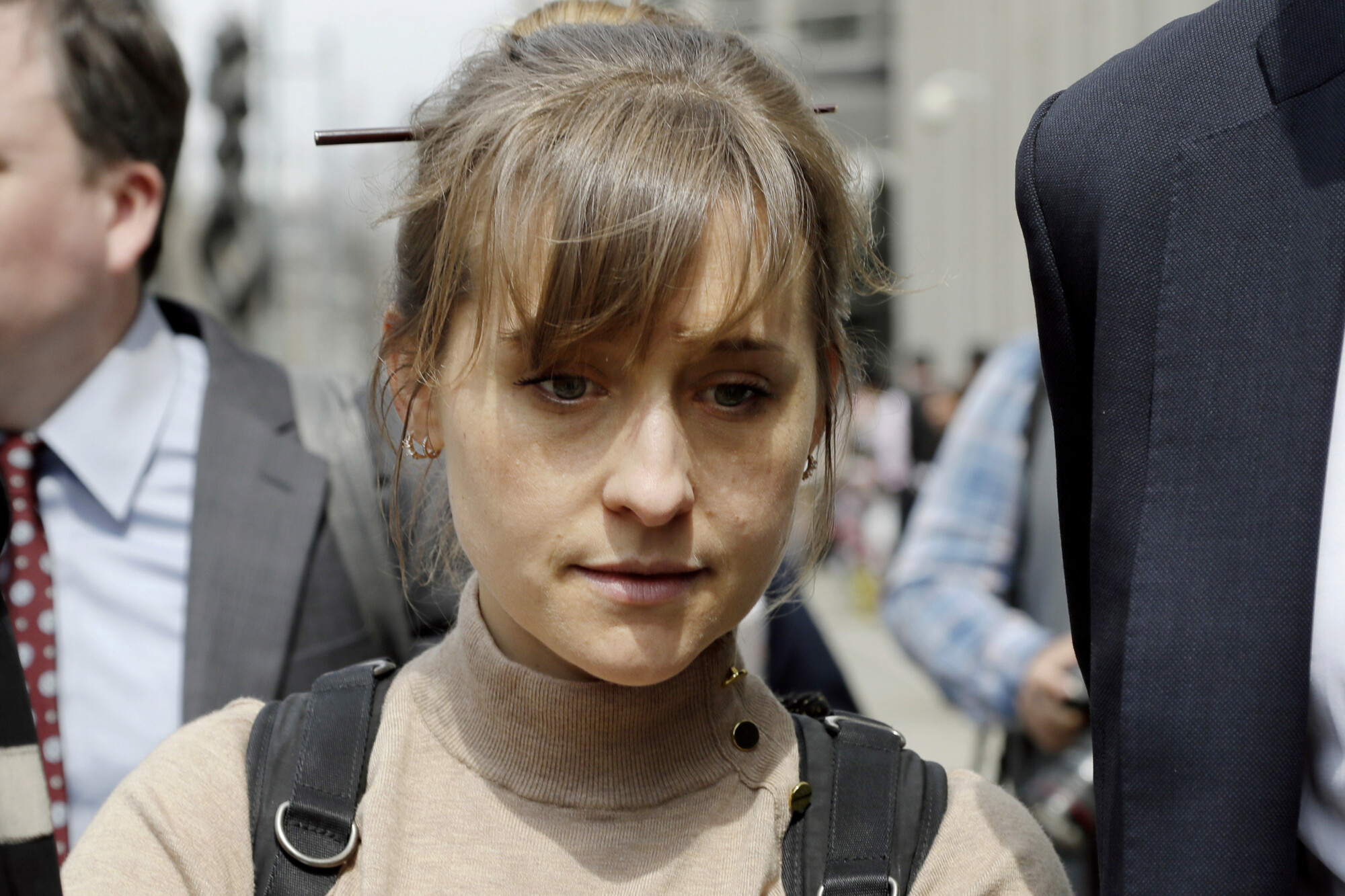 Tv Actress Allison Mack Enters Prison In Nxivm Sex Slave Case