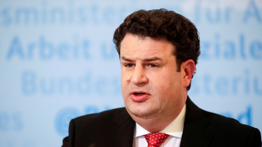 German Employers Not Allowed to Request Workers’ Vaccination Status: Labor Minister