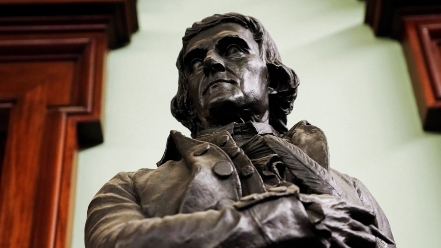 Statue of Thomas Jefferson Removed From New York City Hall