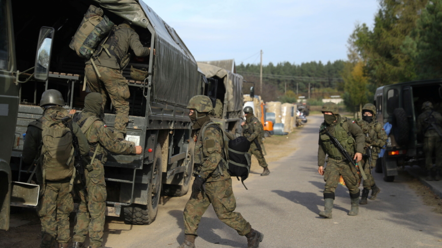 Poland Deploys Thousands More Soldiers on Belarus Border