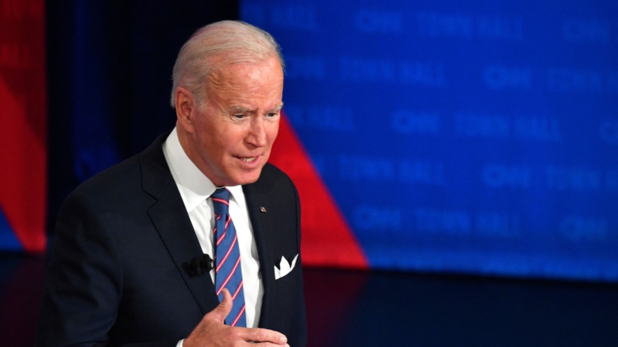 Biden Says Police Officers Who Refuse the COVID-19 Vaccine Should be Fired
