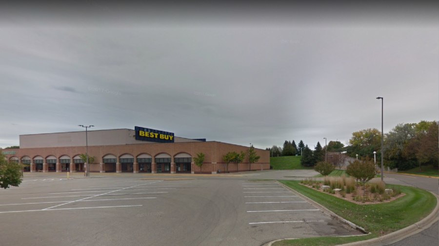 At Least 30 People Burglarize a Best Buy in Minnesota on Black Friday