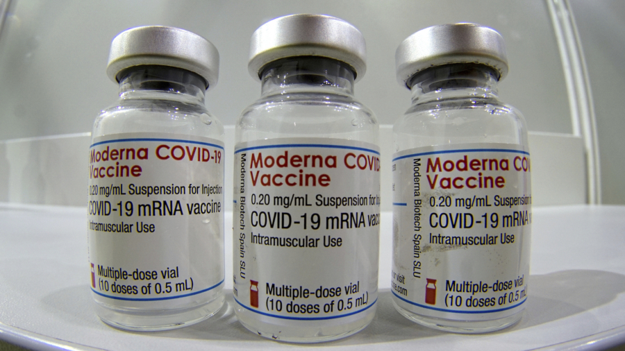 Moderna President Says All Vaccines’ Efficacy May Struggle Against Omicron