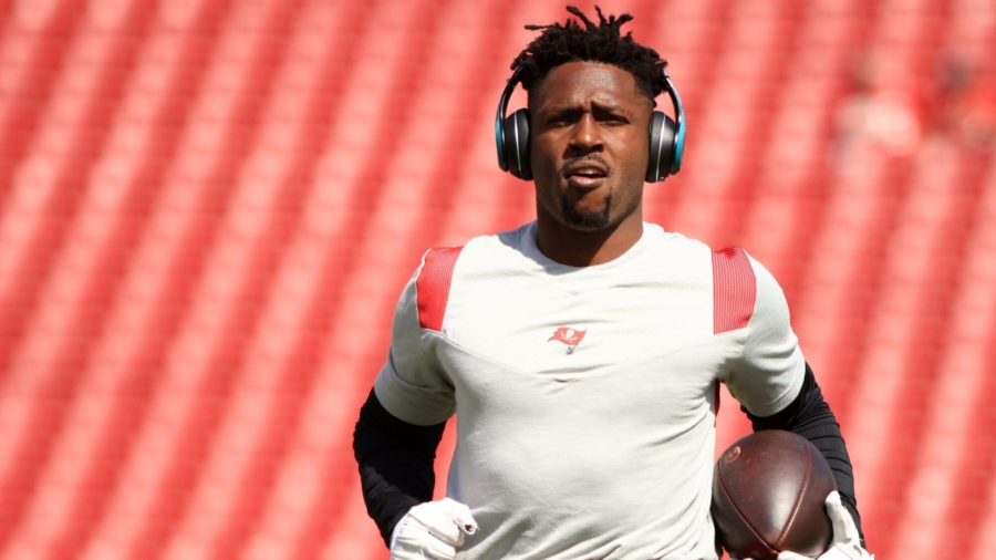 NFL Suspends Antonio Brown, 2 Others for Allegedly Misrepresenting Vaccination Status