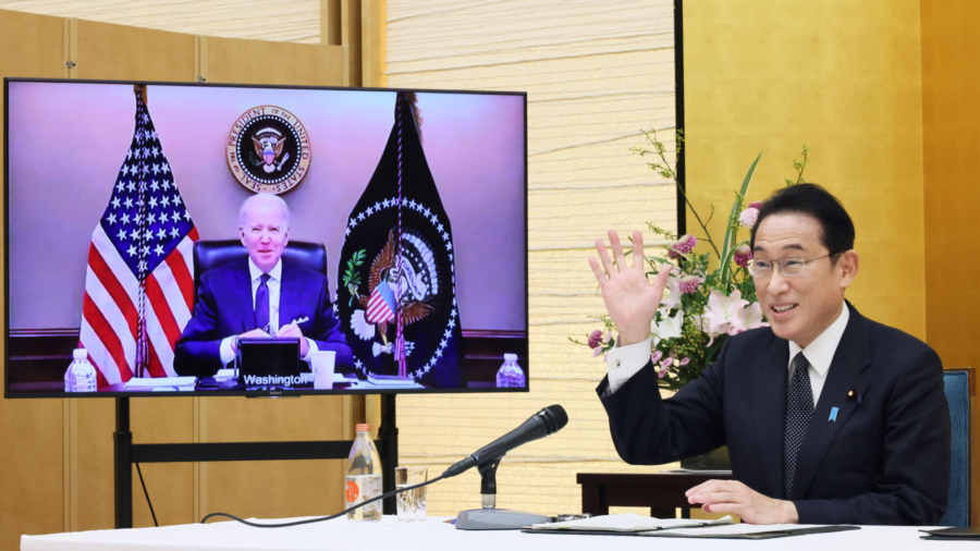 Japan Is ‘Fully Behind’ US to Deter Russian Aggression, Kishida Tells Biden